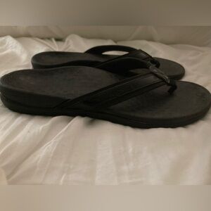Vionic Flip Flops Size 8